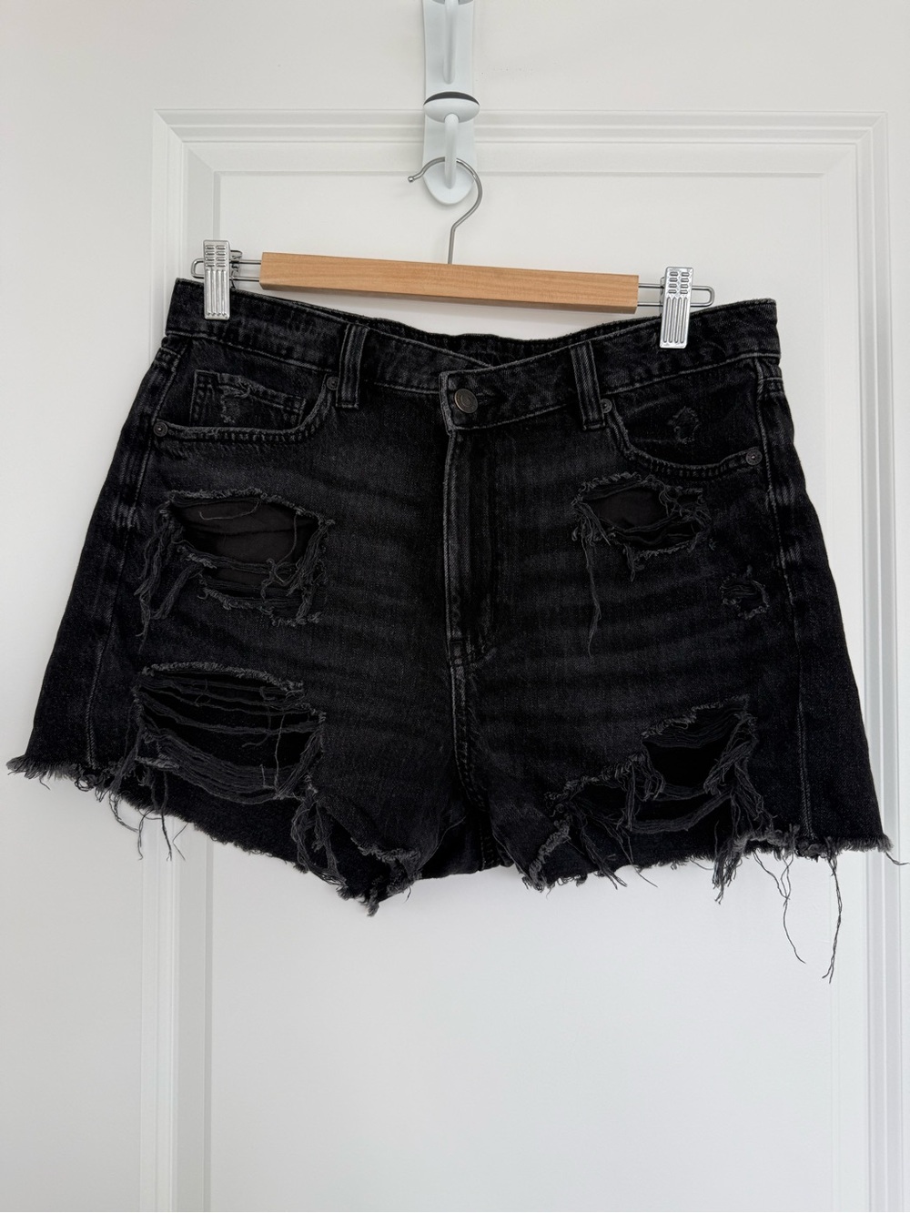 AMERICAN EAGLE | Black Denim Mom Shorts - Size 10